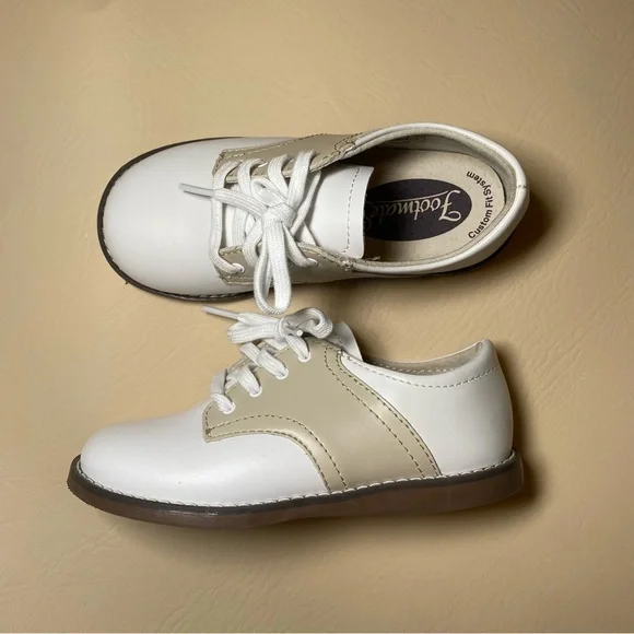 Footmates Classic White and Tan Boys Shoes style “cheer” - Picture 2 of 8